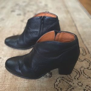 Frye Nora Bootie size 9.5